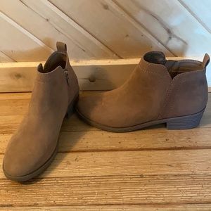 Brown memory foam ankle boots, never been worn